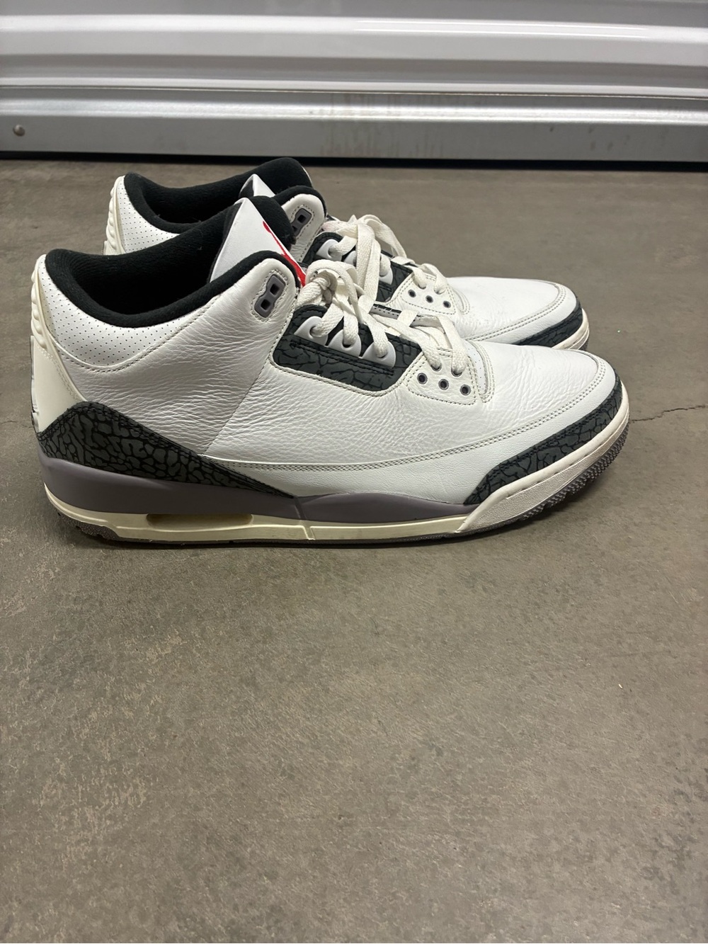 Jordan 3 white cement 100% authentic-used
